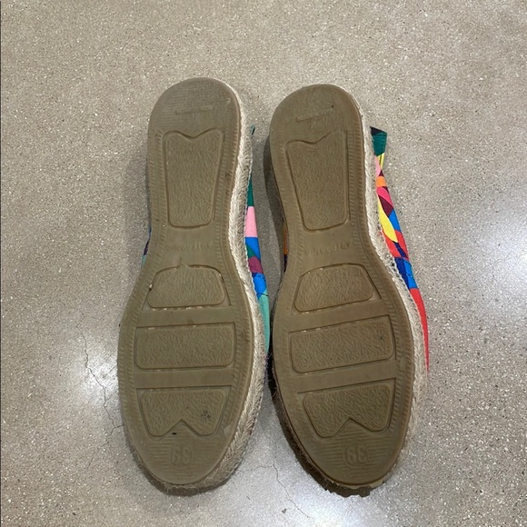 Colorful Slip-On Espadrilles with Abstract Pattern - Picture 2 of 4